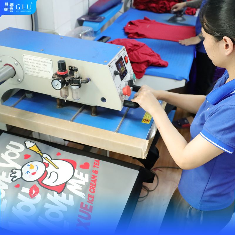 xưởng in áo đồng phục glu