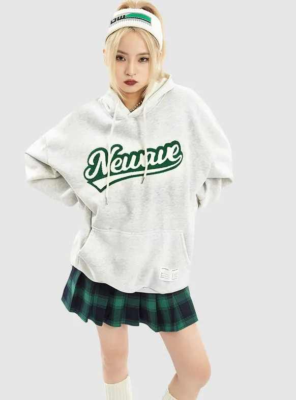 Áo hoodie phối chân váy chữ A