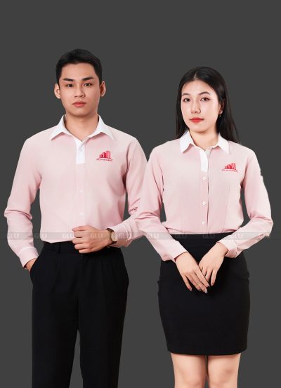 Mẫu đồng phục công sở áo sơ mi tay dài màu hồng phối trắng