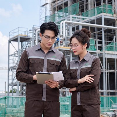 Mẫu áo công nhân màu nâu phối xám hiện đại 1
