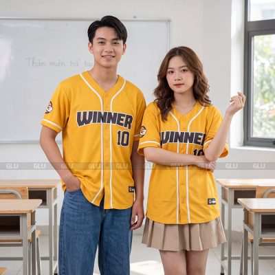 Mẫu áo thun lớp baseball màu vàng trẻ trung 1